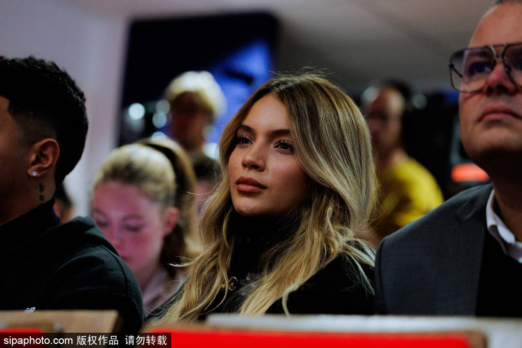 法甲新星恩德里克的首秀：从青涩到闪耀，里昂球迷的热情如何激励年轻球员